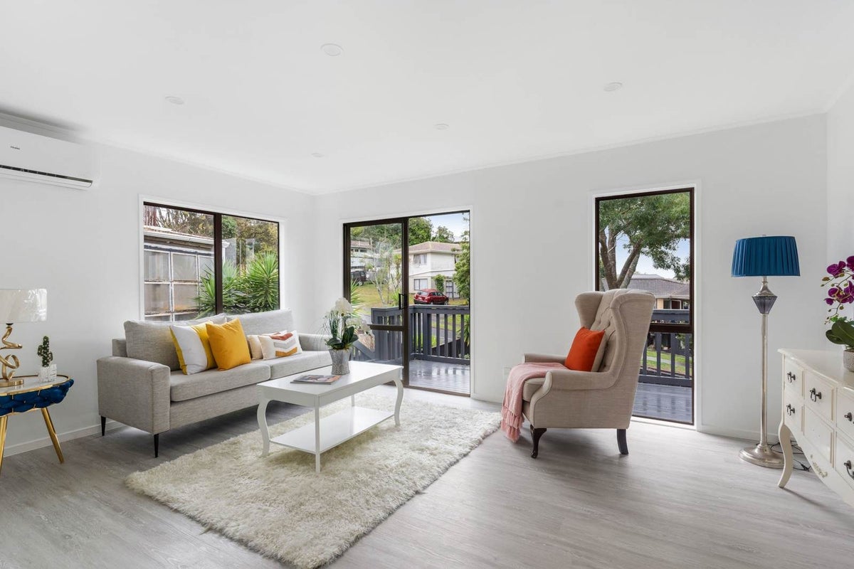11 Lendenfeld Drive, Papatoetoe, Auckland - Carousel 2
