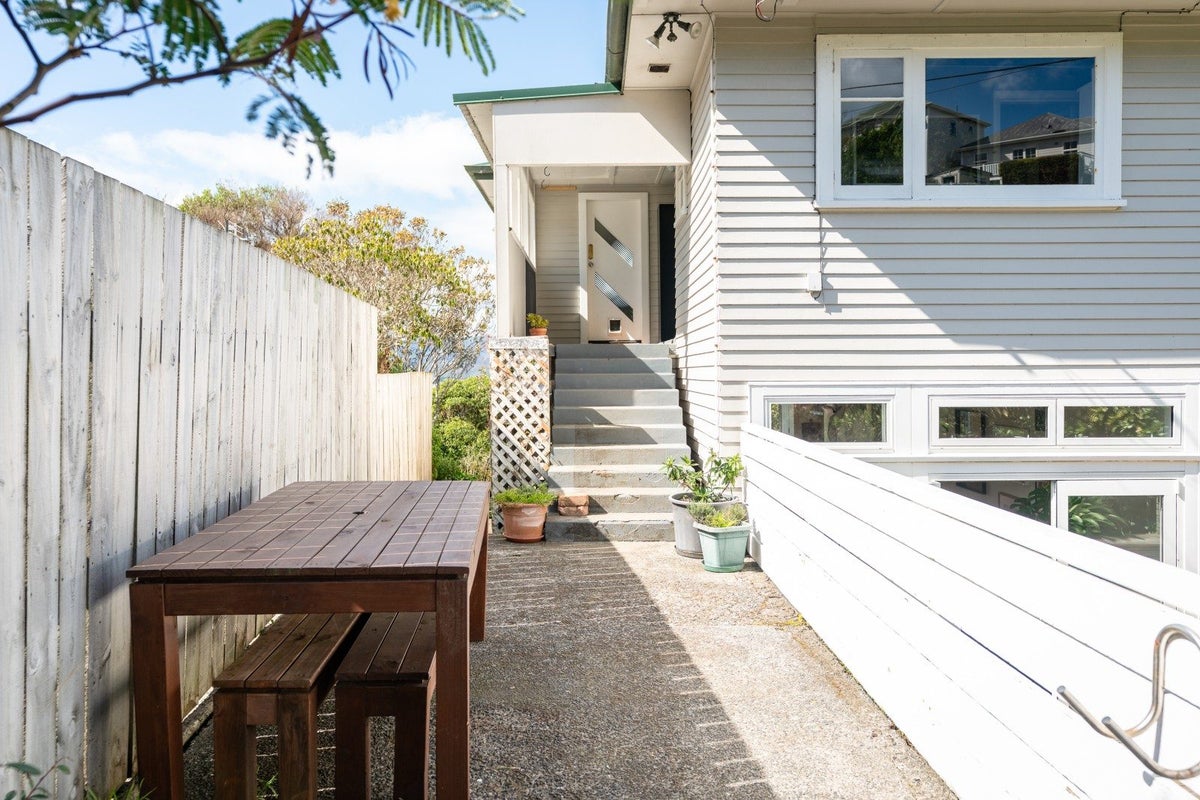 15A Hoggard Street, Vogeltown, Wellington - Carousel 2