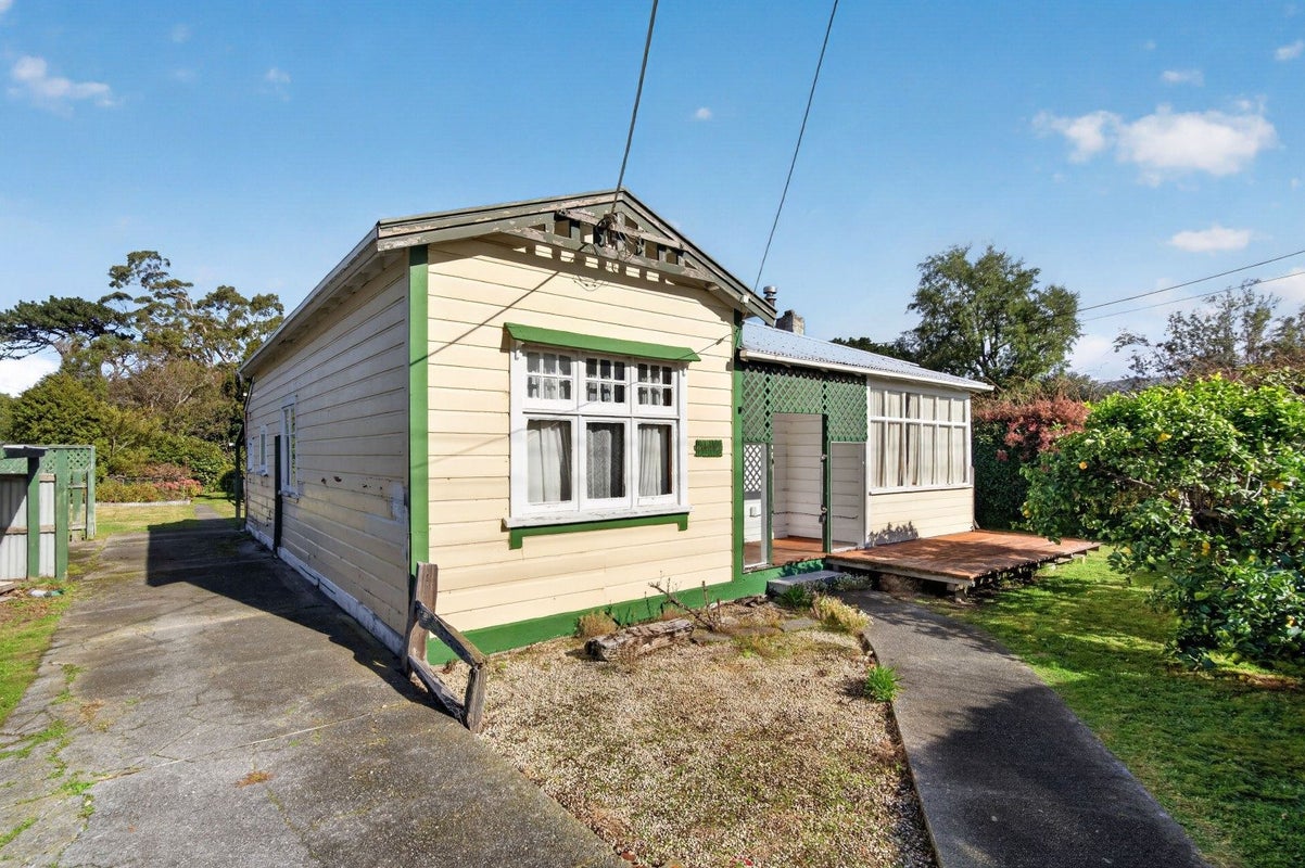 136 Fitzherbert Street, Featherston - Carousel 1