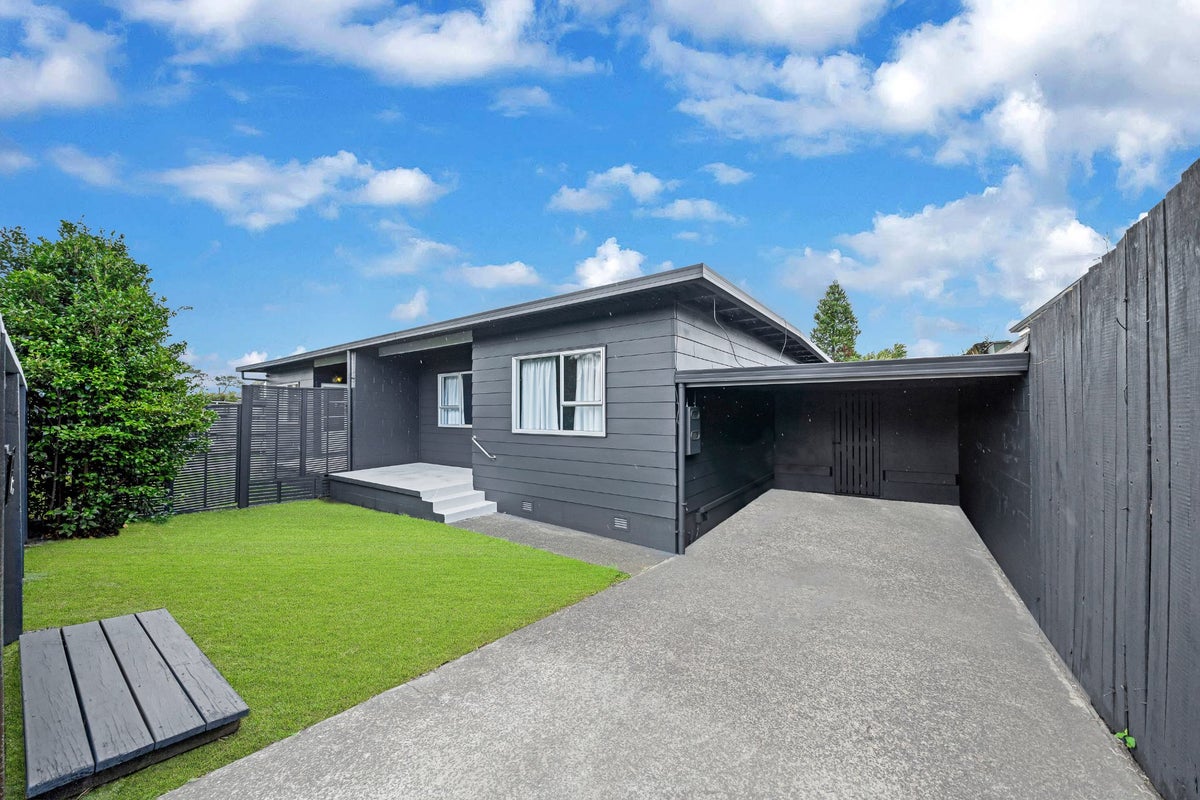 1/22 Koromiko Street, New Lynn, Auckland - Carousel 1