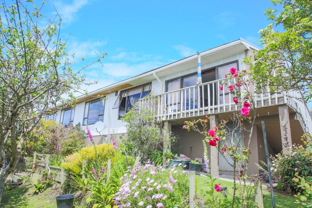 46 Walker Street, Bluff - Carousel 1