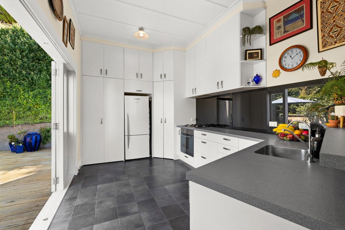 4A Hooker Avenue, Hospital Hill, Napier - Carousel 2