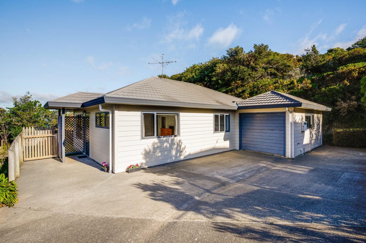 18A Bowes Crescent, Strathmore Park, Wellington - Carousel 1