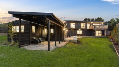 1 Tauhinu Road, Greenhithe, Auckland - Carousel 1