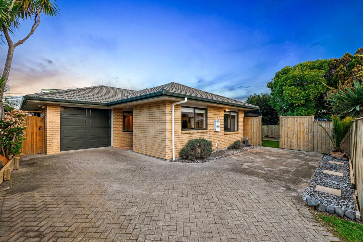 72A Farquhar Road, Glendene, Auckland - Carousel 1