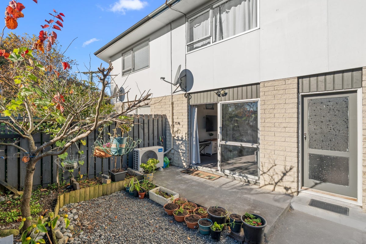 4/14 Church Square, Addington, Christchurch - Carousel 1