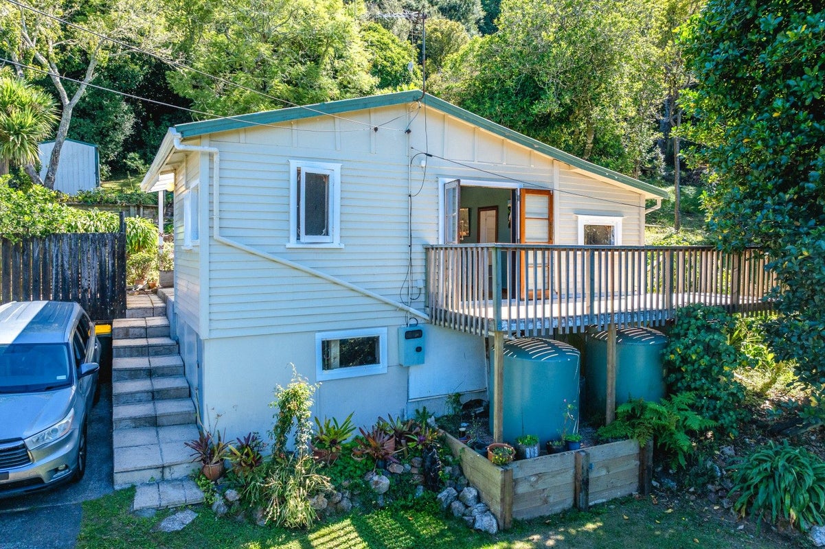 134 Fairview Crescent, Omiha, Waiheke Island - Carousel 1