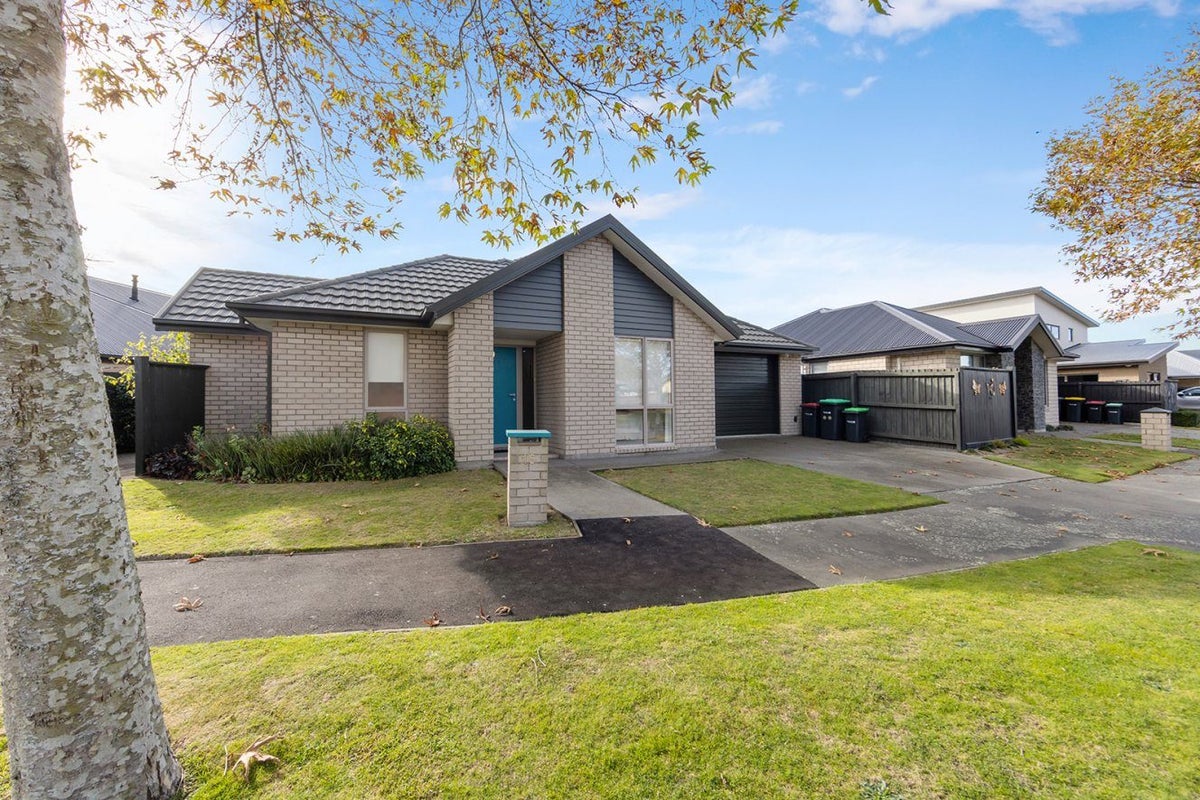 16 Carradale Avenue, Broomfield, Christchurch - Carousel 1