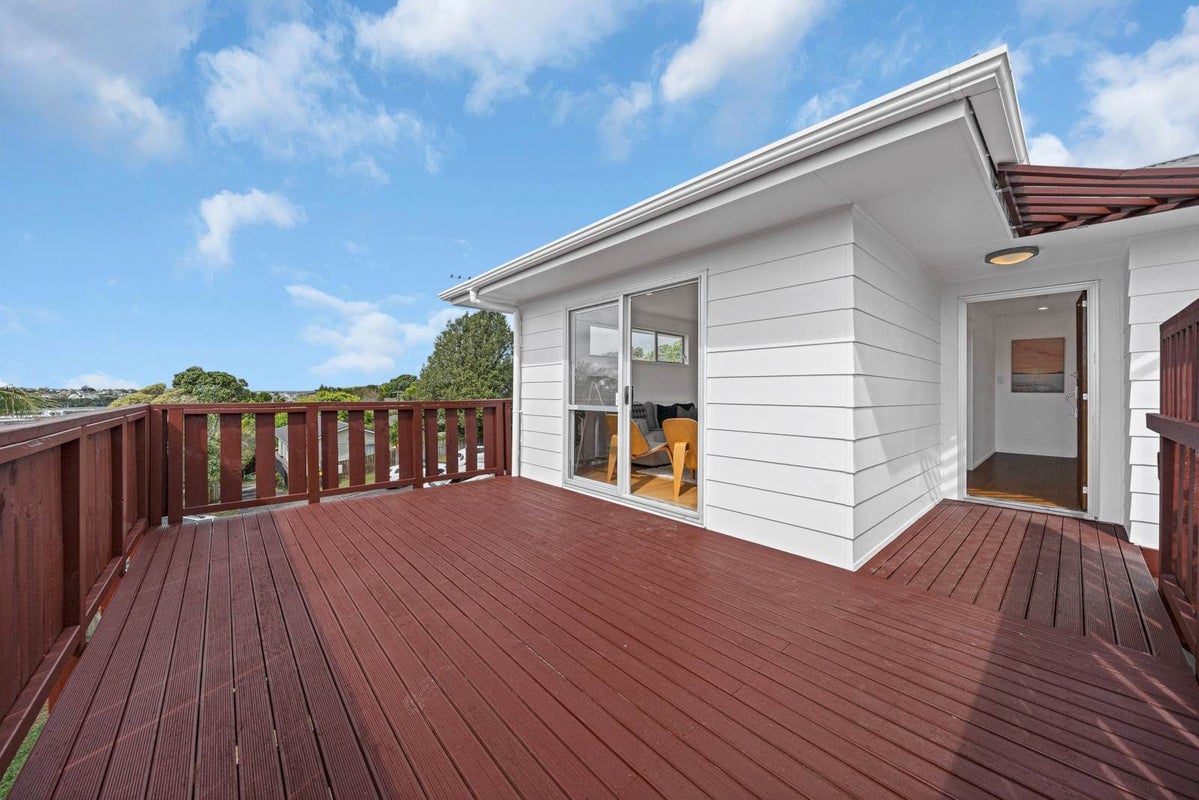 6 Celeste Place, Totara Vale, Auckland - Carousel 2