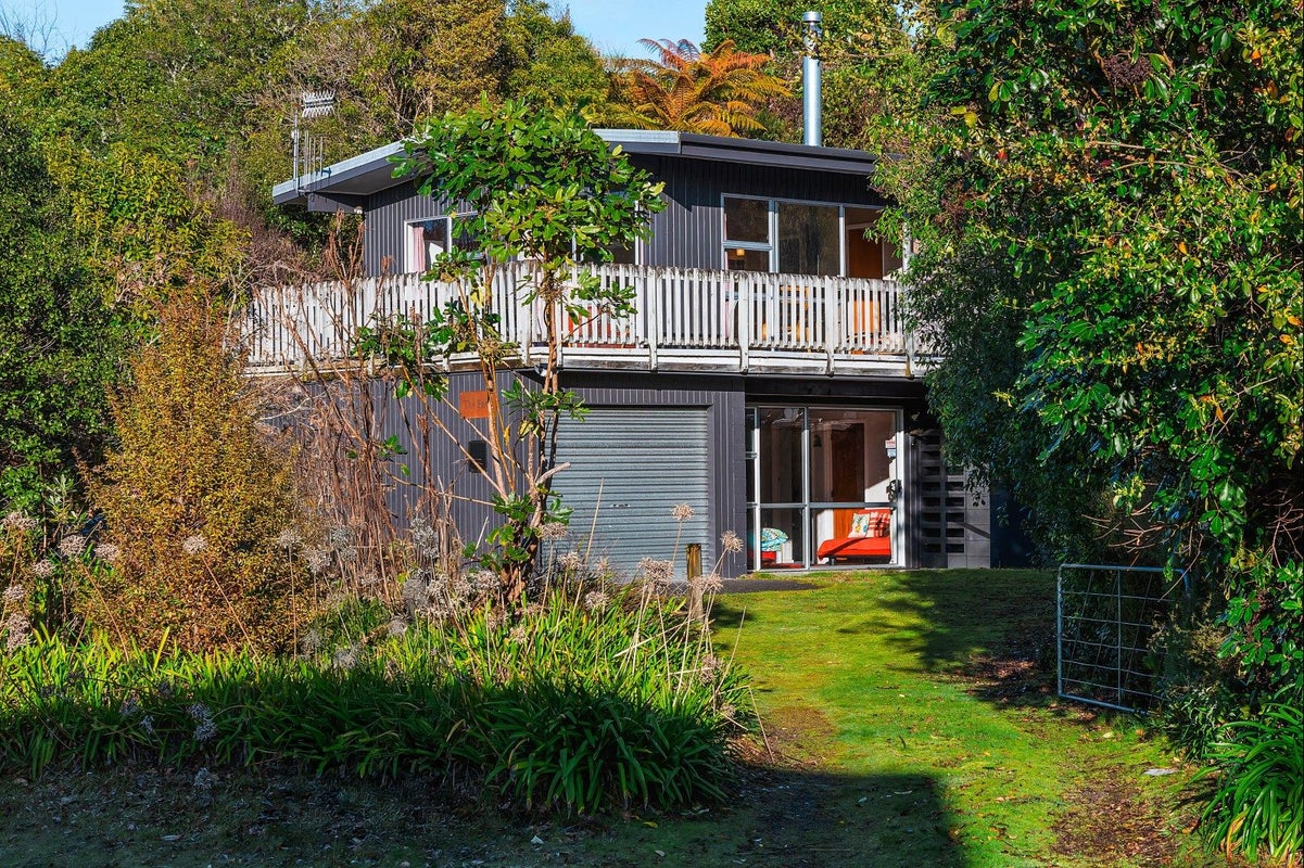 22 Manunui Street, Kuratau, Turangi - Carousel 1