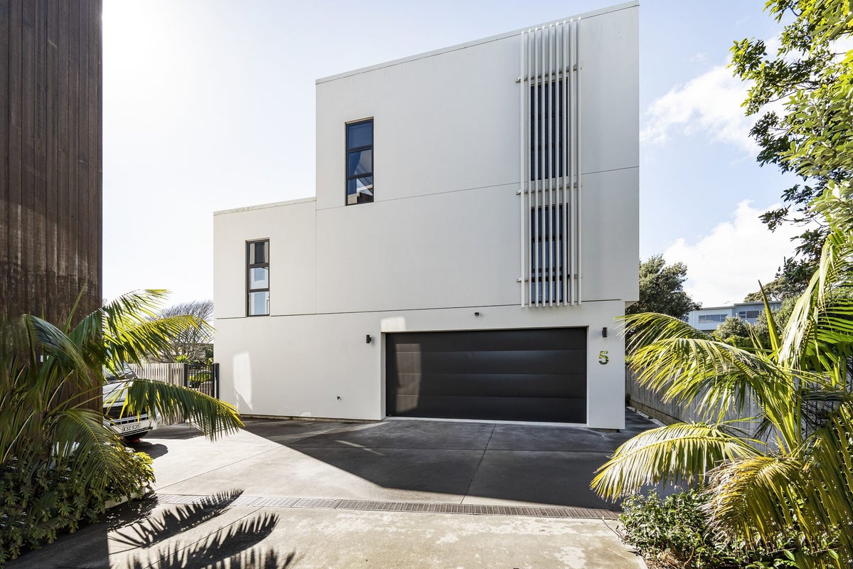 11A Baring Terrace, Strandon, New Plymouth - Carousel 1