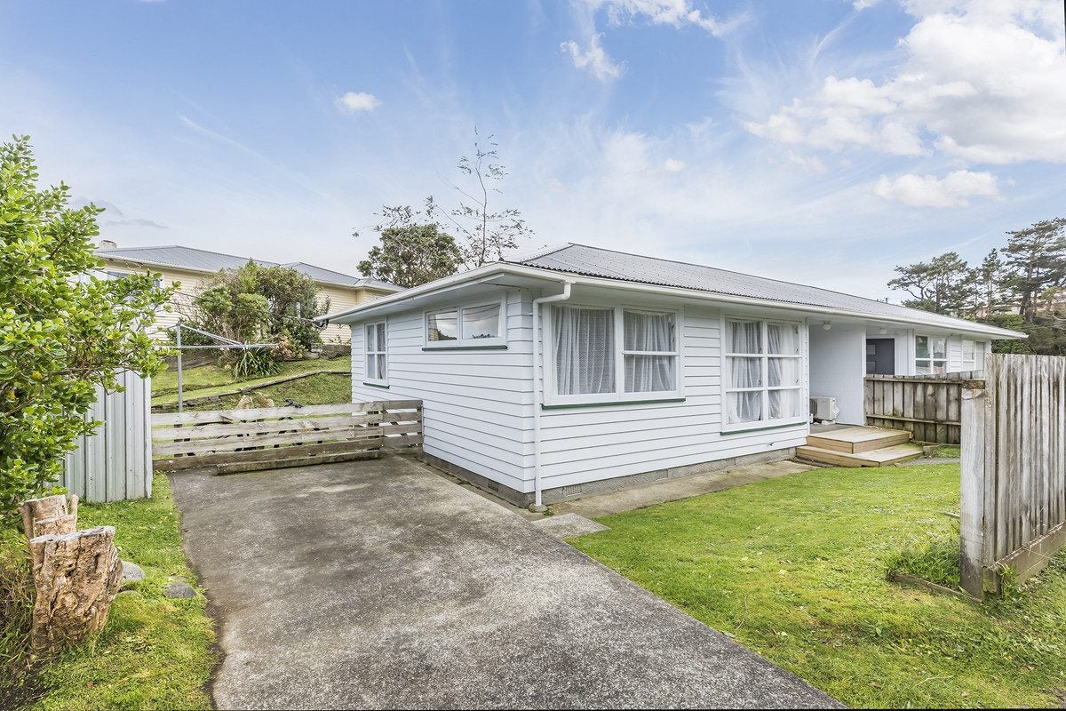 42B Black Rock Road, Newlands, Wellington - Carousel 1