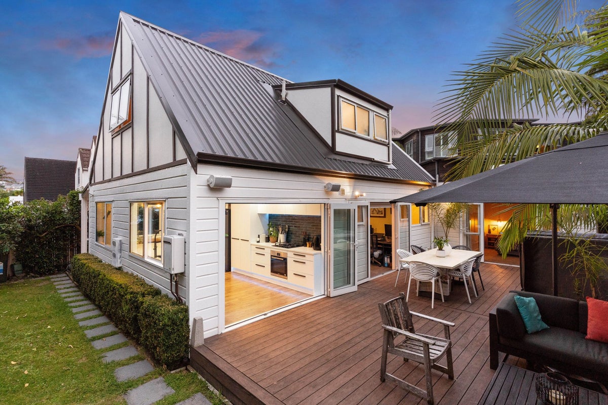 35C Atkin Avenue, Mission Bay, Auckland - Carousel 1