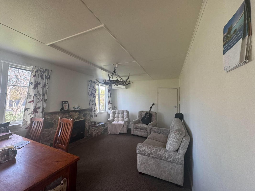 286 High Street South, Carterton - Carousel 2