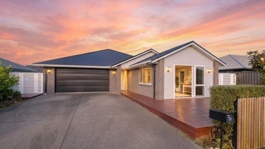 84 Tabraham Crescent, Pyes Pa, Tauranga - Carousel 1