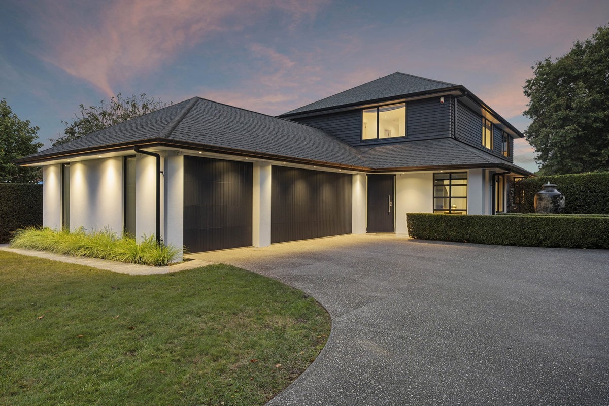 16 Framalda Place, Conifer Grove, Takanini - Carousel 1