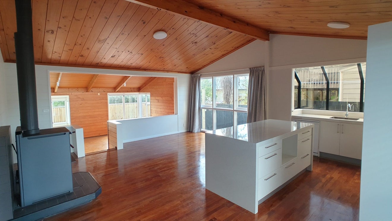 56 Woodstock Road, Forrest Hill, Auckland - Carousel 2