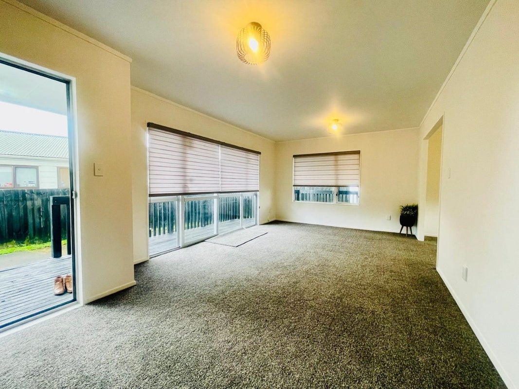 4 Stoll Place, Clendon Park, Auckland - Carousel 2