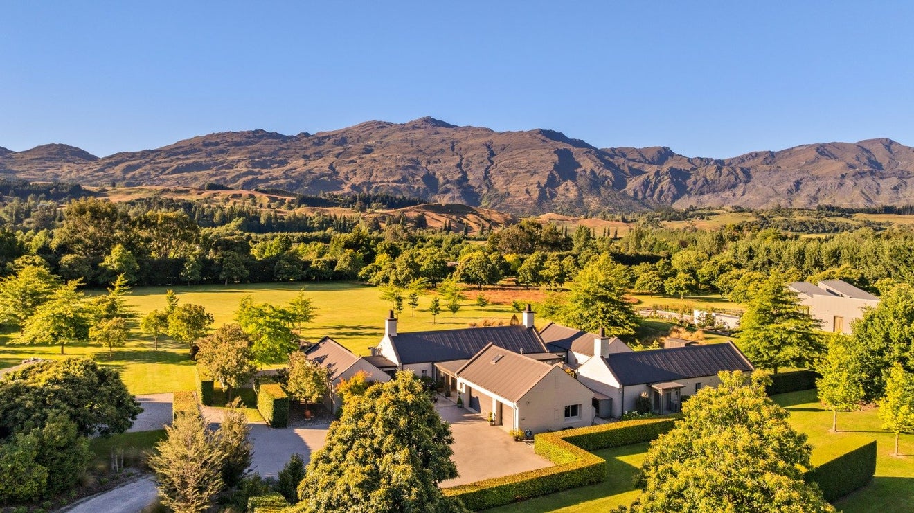 112 Domain Road, Speargrass Flat, Queenstown - Carousel 1