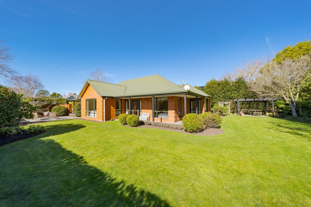 2 Springvale Gardens, Harewood, Christchurch - Carousel 1