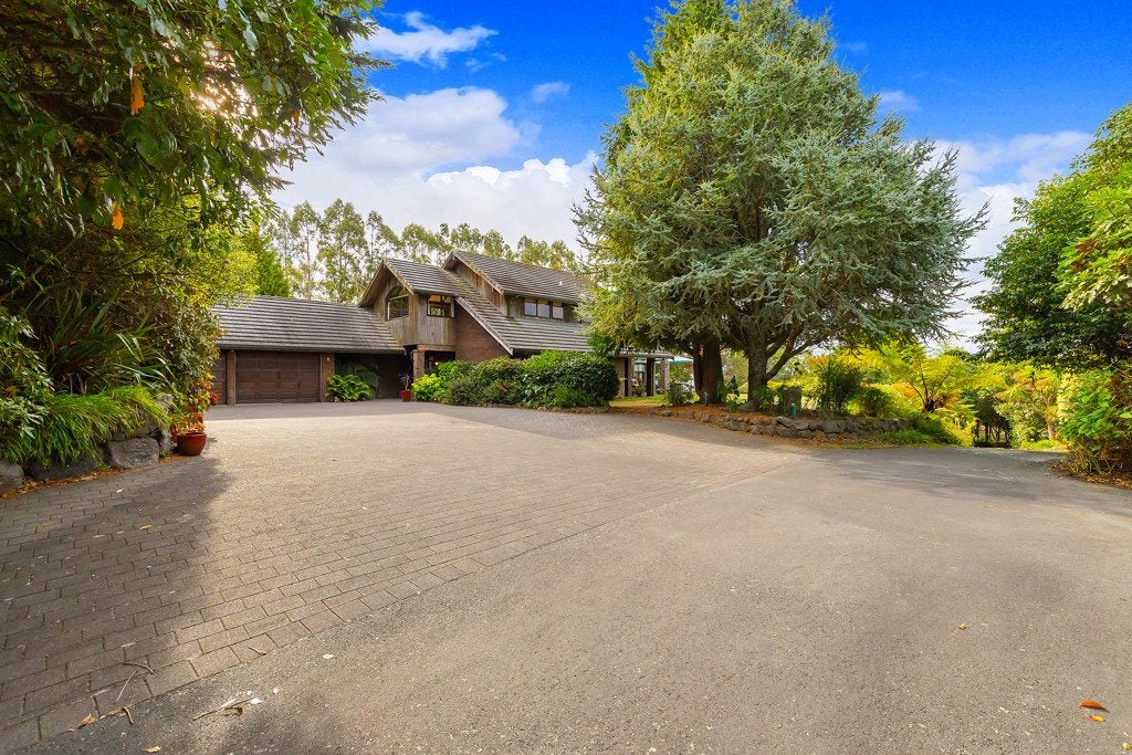 136 Highland Drive, Acacia Bay, Taupo - Carousel 1