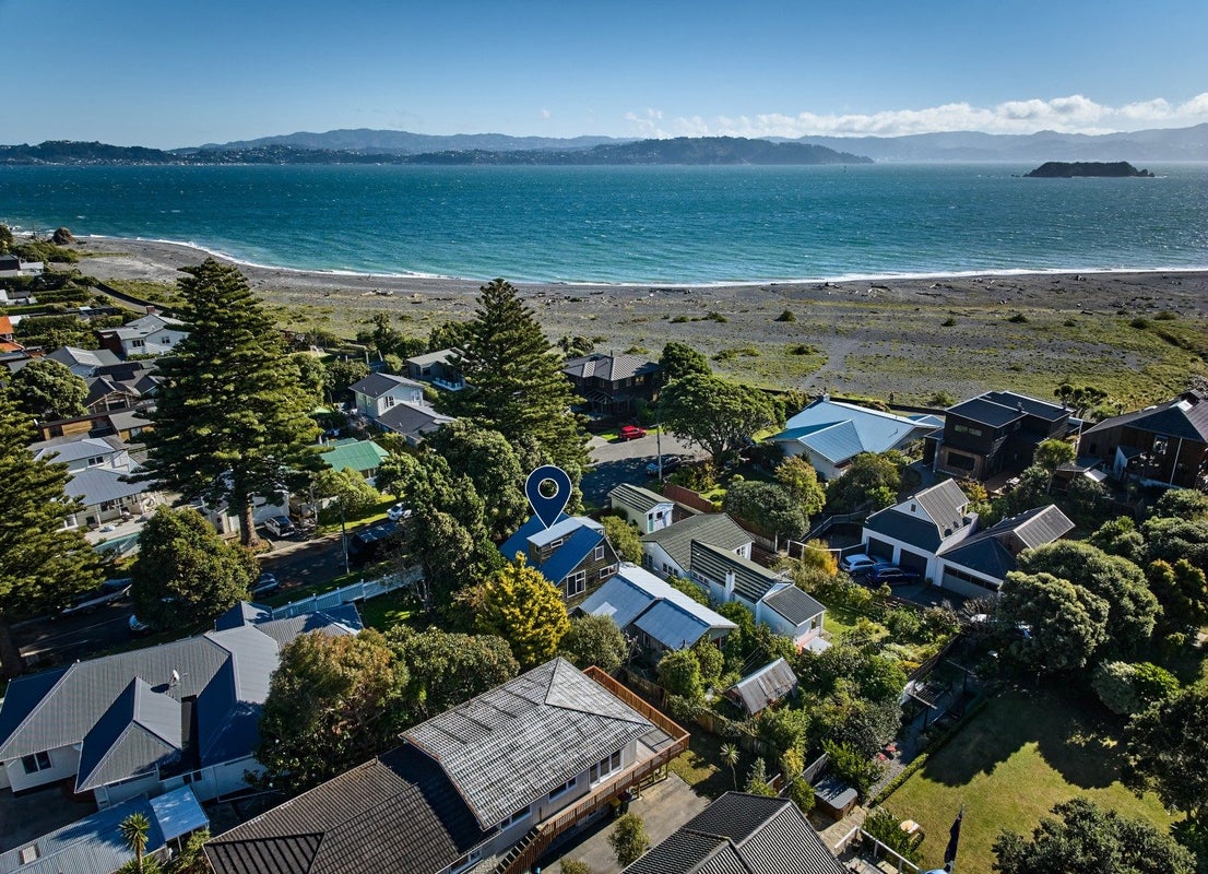 9 Nikau Street, Eastbourne, Lower Hutt - Carousel 2