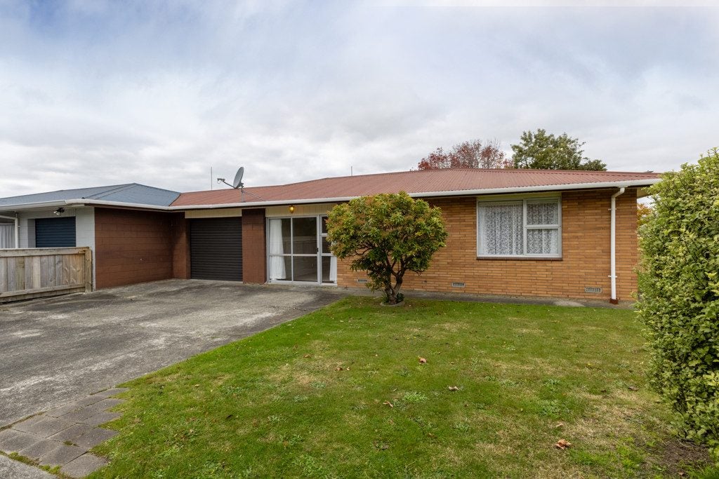 3A Ruamahanga Crescent, Terrace End, Palmerston North - Carousel 1