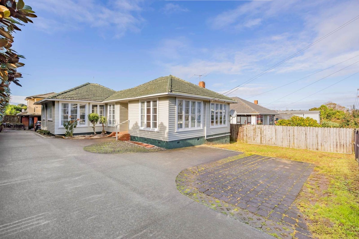54 Hayr Road, Three Kings, Auckland - Carousel 1