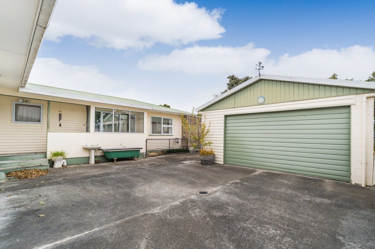 24 Anakiwa Street, Kelvin Grove, Palmerston North - Carousel 22