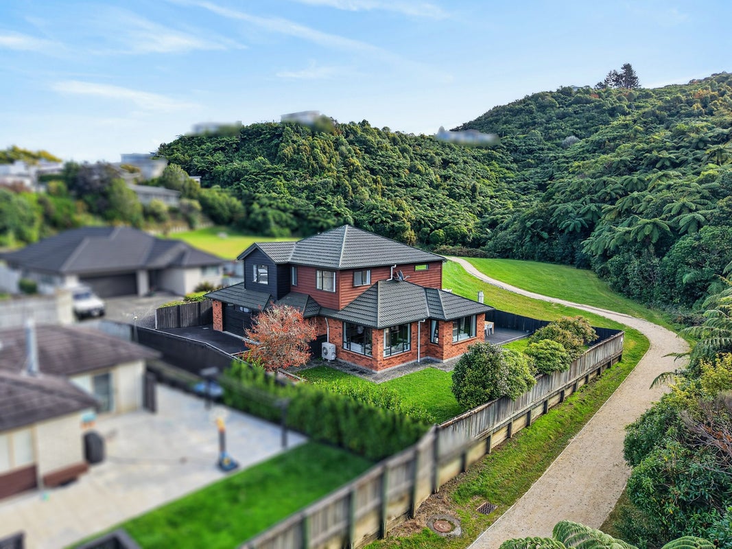 12 Meadowbank Drive, Belmont, Lower Hutt - Carousel 1