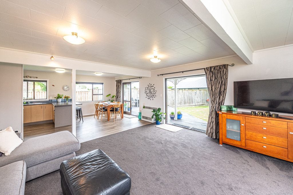 18 Warwick Place, Springvale, Whanganui - Carousel 2