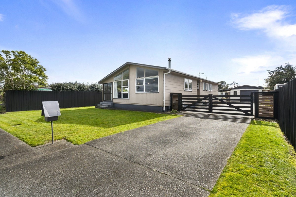 11 Ashdown Crescent, Feilding, Feilding - Carousel 1