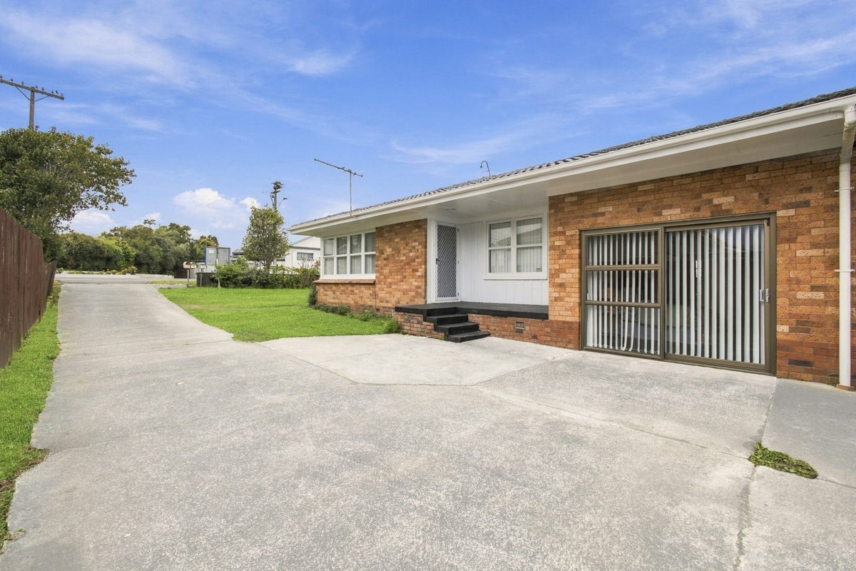 1/4 Russell Road, Manurewa, Manukau City, Auckland - Carousel 1