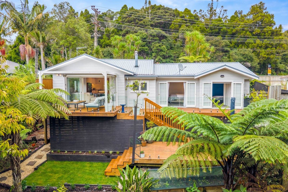 398 Huia Road, Titirangi, Auckland - Carousel 1