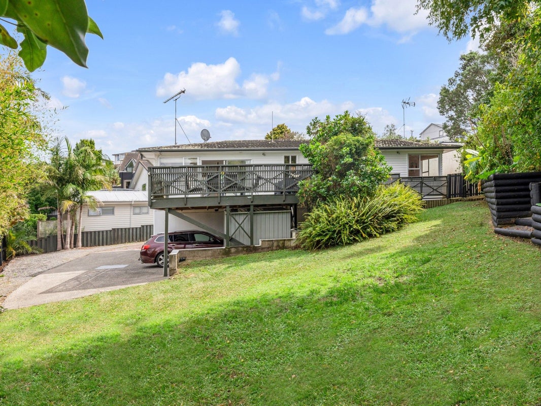 2/3 Pohutukawa Avenue, Shelly Park, Auckland - Carousel 2