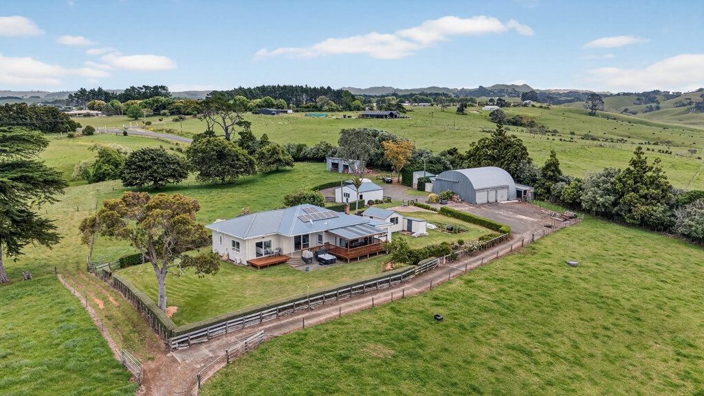 722 Awhitu Road, Pollok, Pollok - Carousel 2