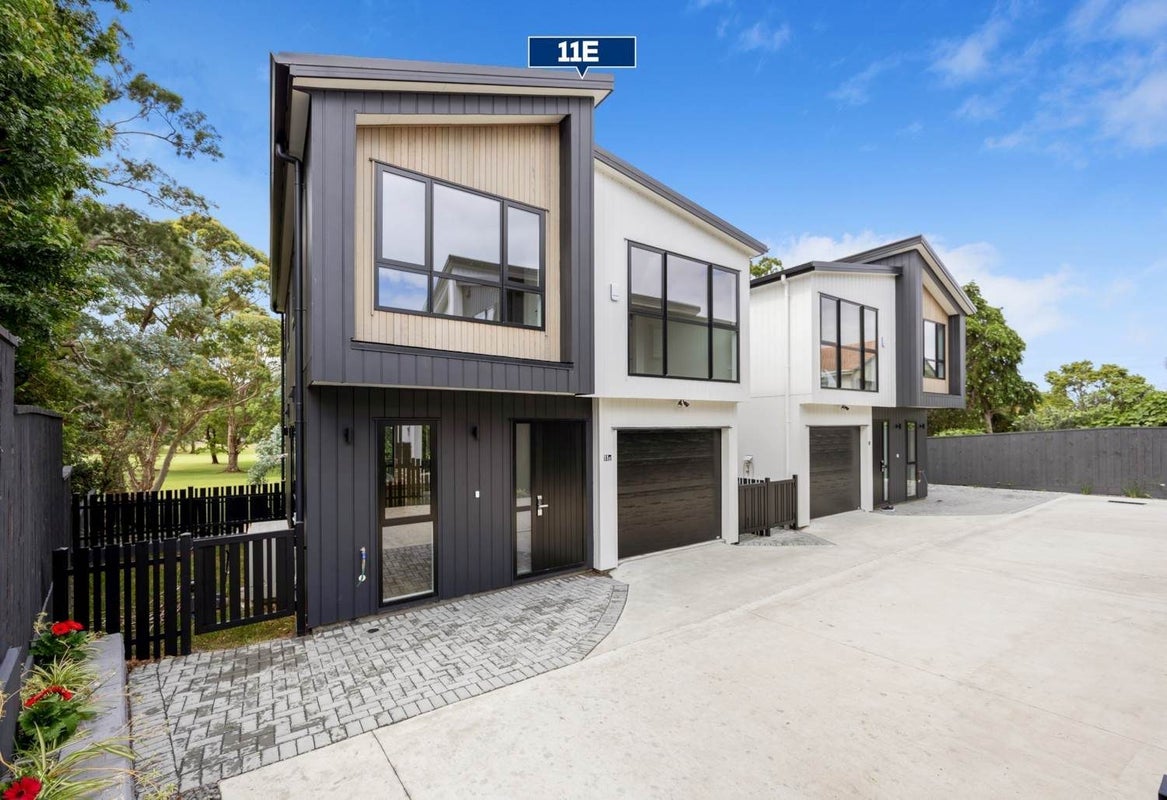 11E Norman Lesser Drive, Saint Johns, Auckland - Carousel 1