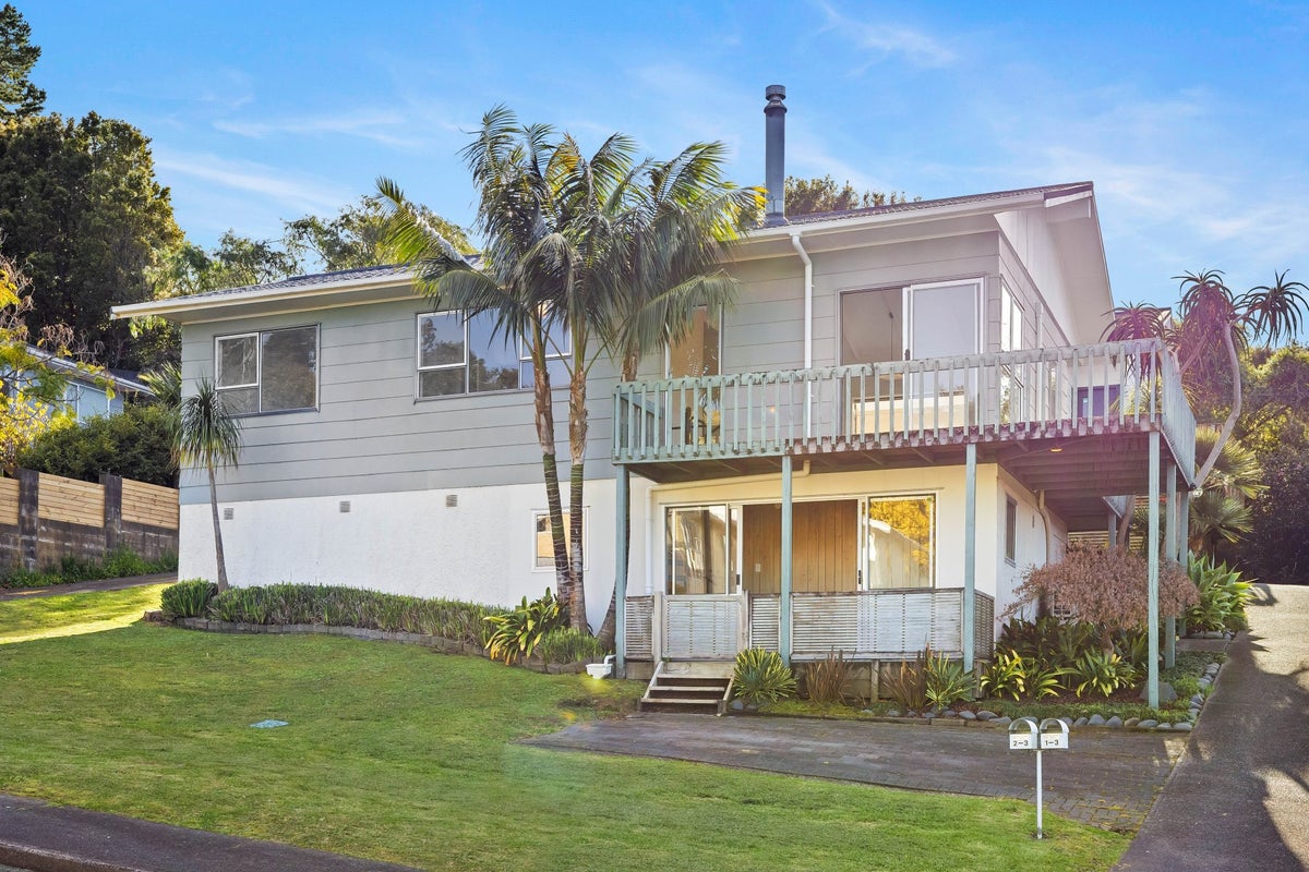 1/3 Glenvale Place, Totara Vale, Auckland - Carousel 1