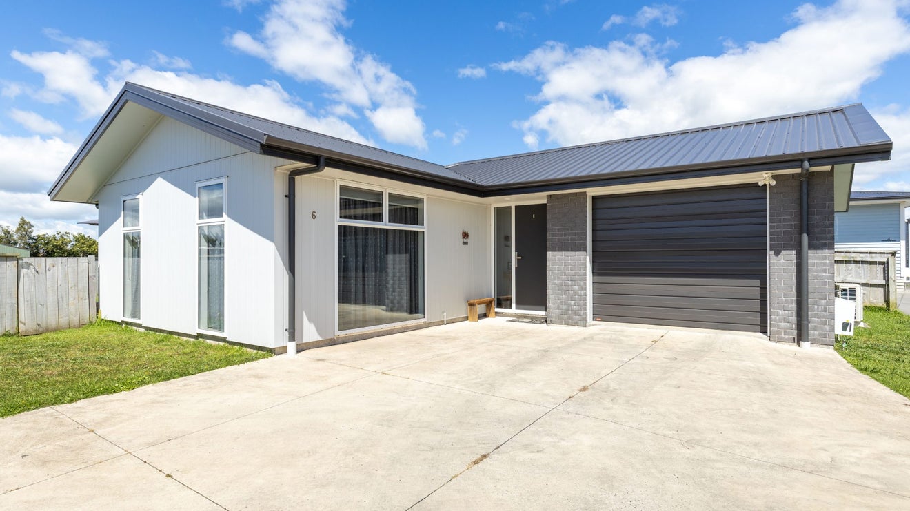6 Toutouwai Lane, Inglewood, Inglewood - Carousel 1