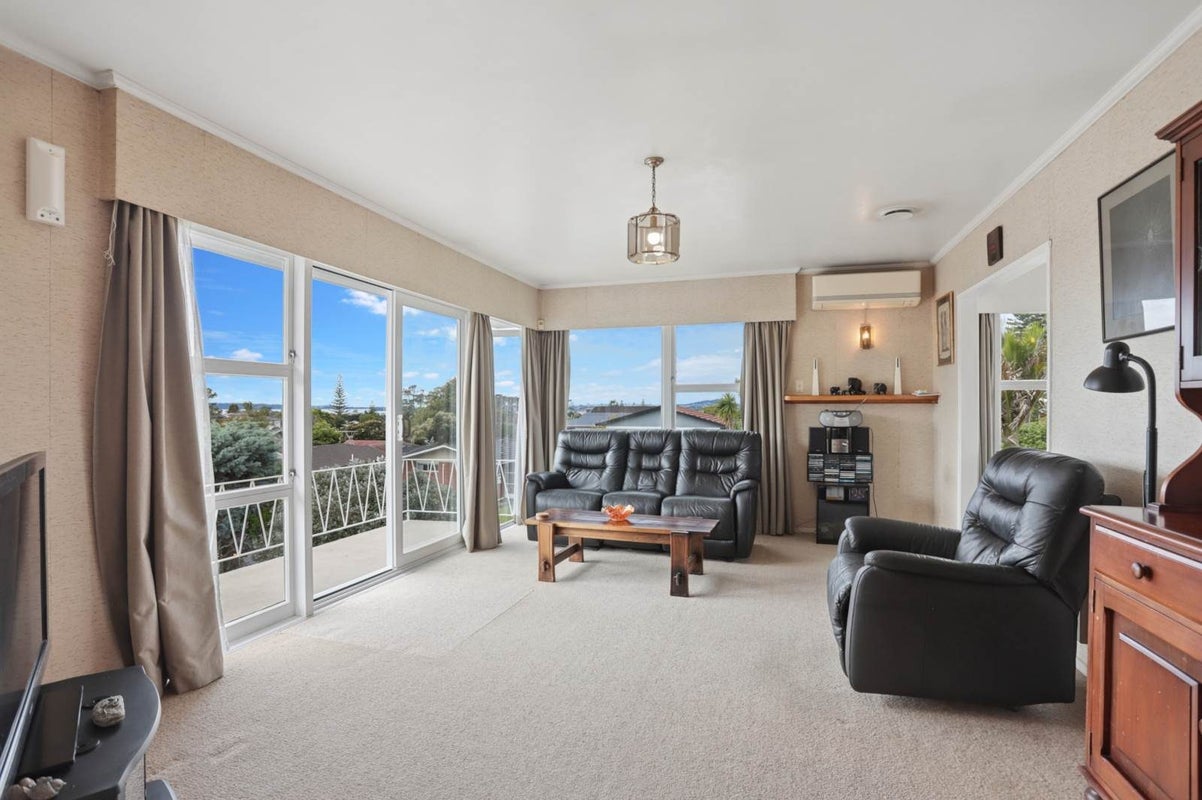 18 Manhattan Heights, Glendene, Auckland - Carousel 2