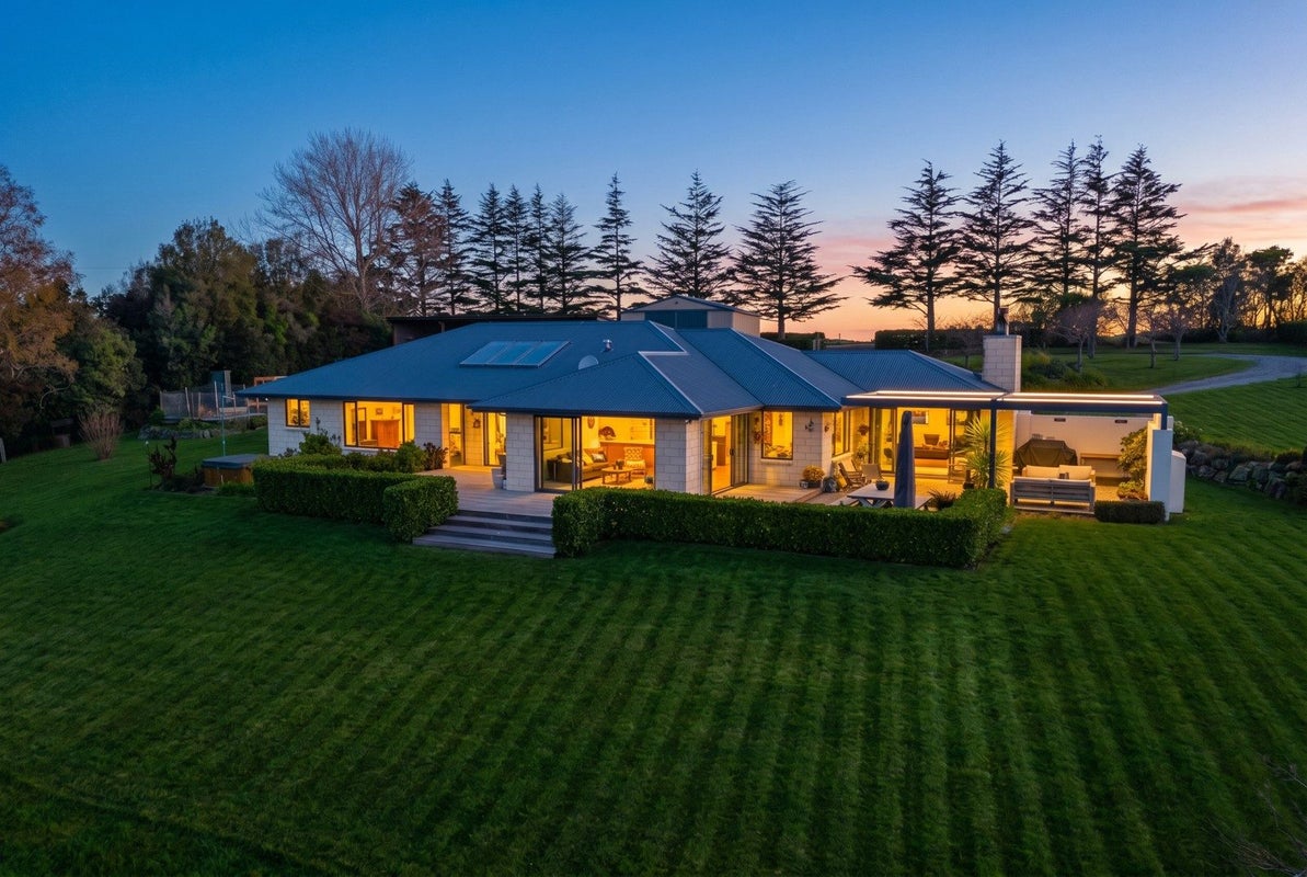 210 Spur Road, Hadlow - Carousel 1