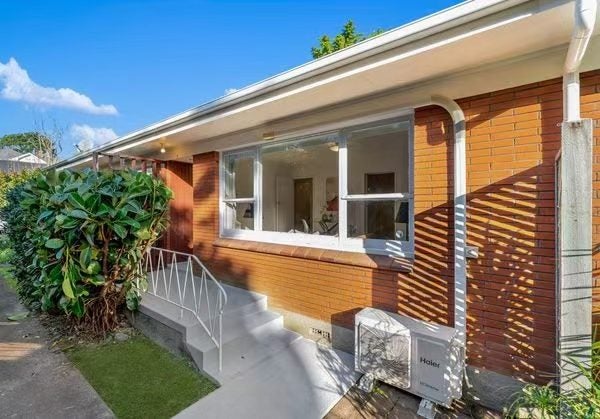 4/2 Henley Road, Mount Eden, Auckland - Carousel 1