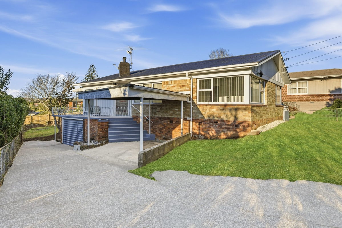 30 Lynmore Drive, Hillpark, Auckland - Carousel 1