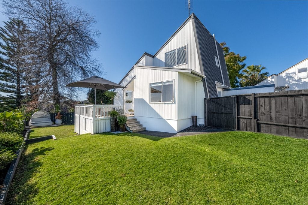 2/10 Trident Place, Shelly Park, Auckland - Carousel 2