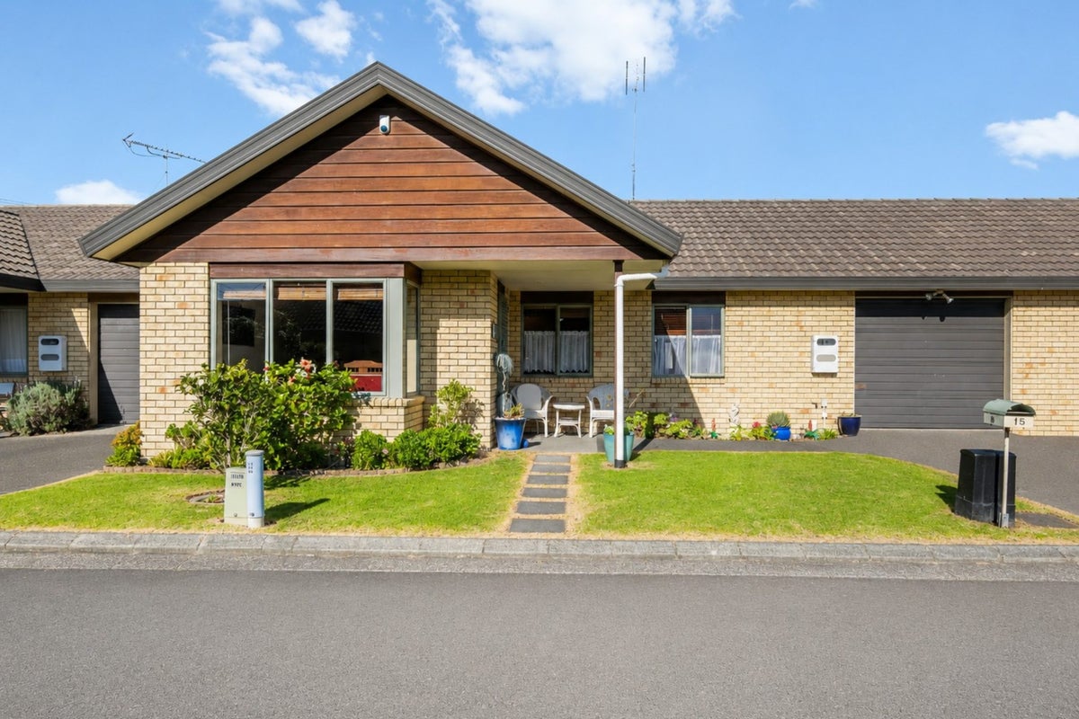 15/262 Centreway Road, Orewa, Orewa - Carousel 1