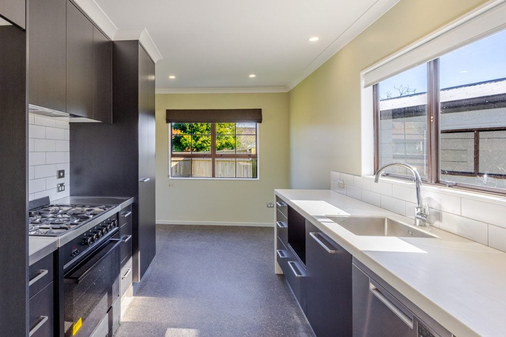 42 Atherfold Crescent, Greenmeadows, Napier - Carousel 2