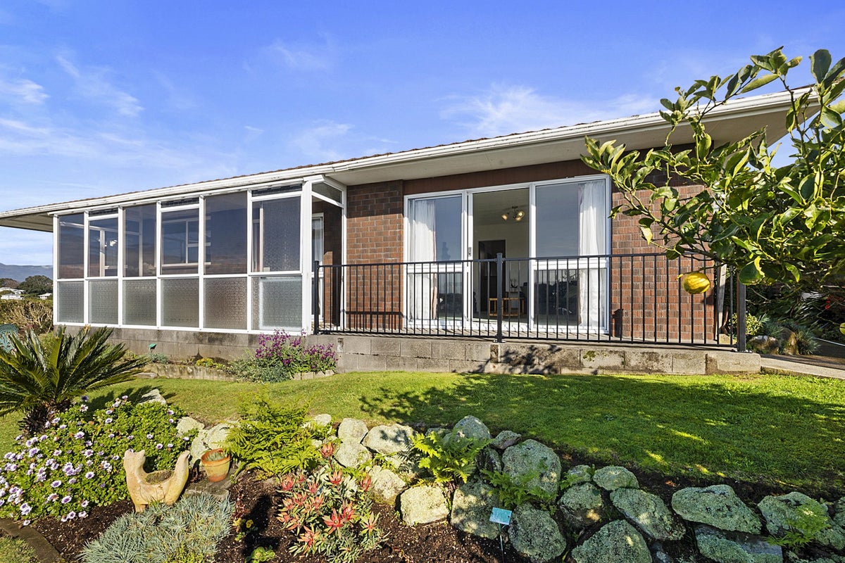 1D Rossiter Crescent, Lynmouth, New Plymouth - Carousel 1