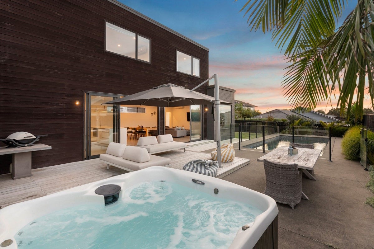 32 Defender Crescent, Beachlands, Auckland - Carousel 2
