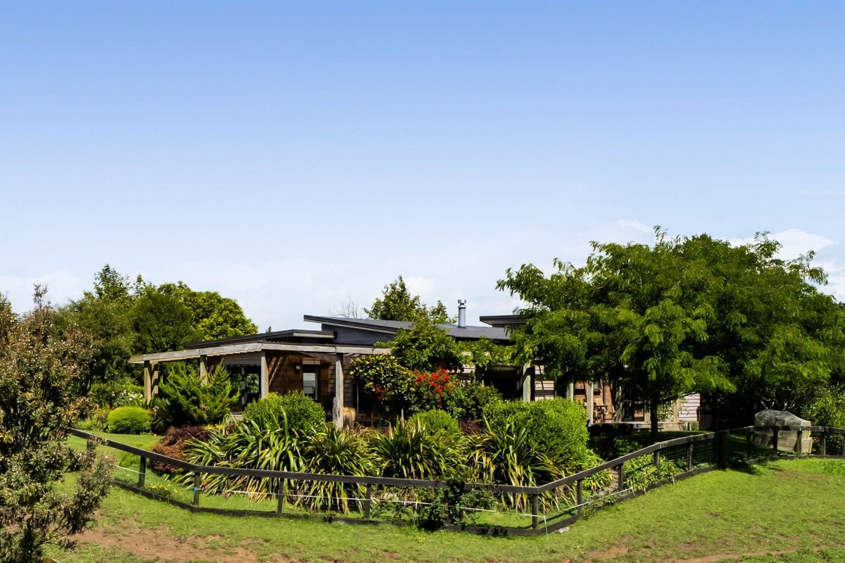 88 Te Arei Road East, Lepperton, New Plymouth - Carousel 1