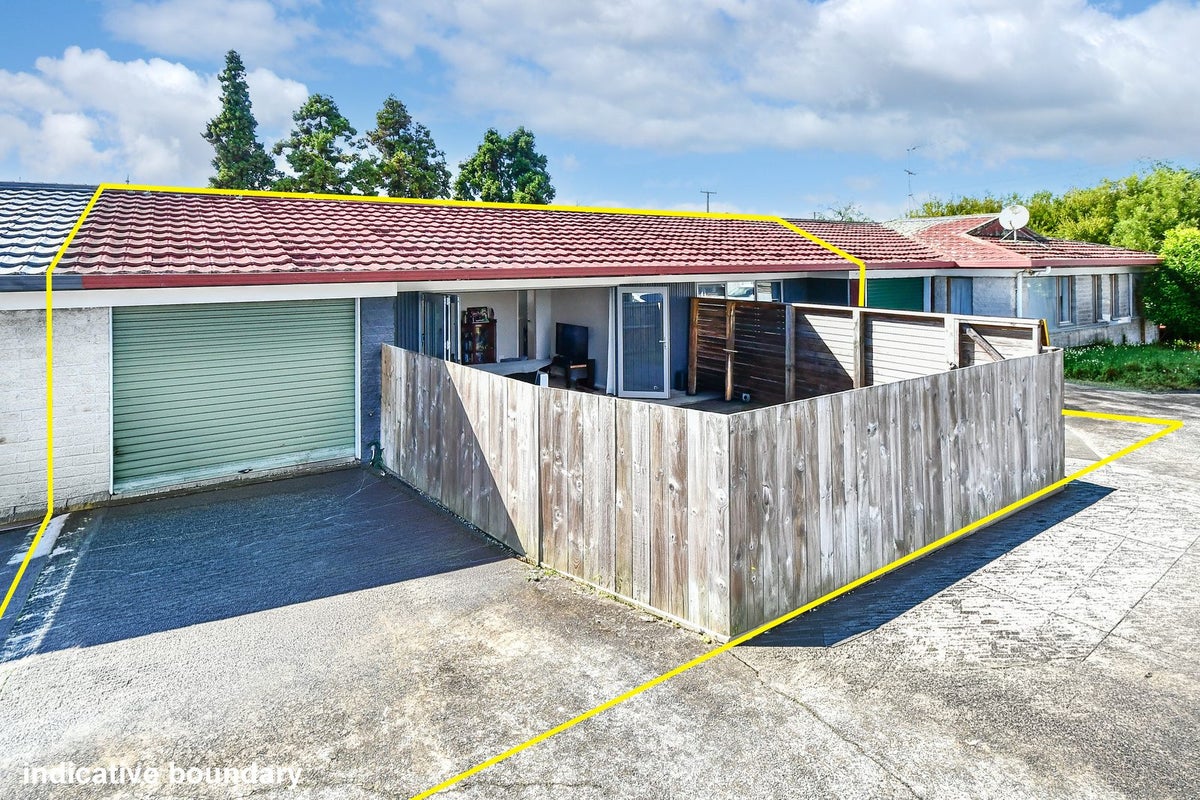 2/168 Panama Road, Mount Wellington, Auckland - Carousel 1